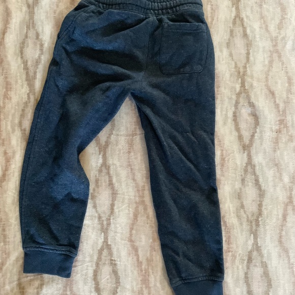 OLD NAVY KIDS SWEATPANTS! Size 6-7 - Picture 2 of 2
